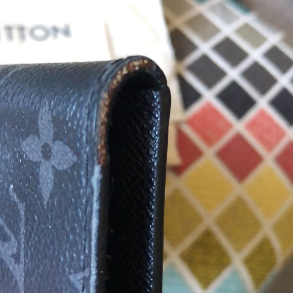 Authentic Louis Vuitton IPHONE X Folio - Picture 8 of 8
